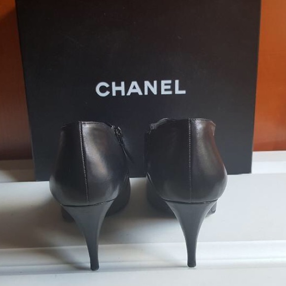 HOST PICK !!!!!Chanel CC silver cap toe booties - Picture 4 of 8